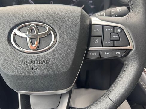 Used 2024 Toyota Sienna XLE image 30