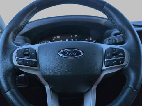 Used 2022 Ford Explorer XLT image 29