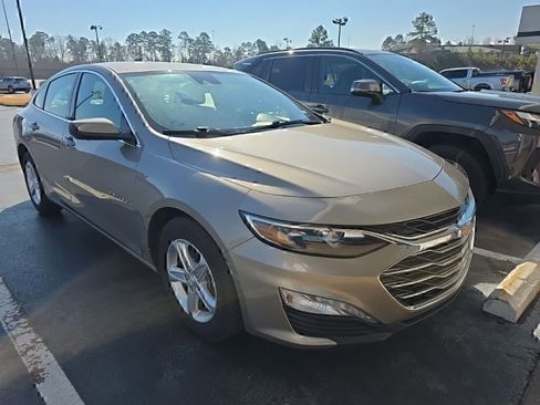 Used 2024 Chevrolet Malibu LT image 2