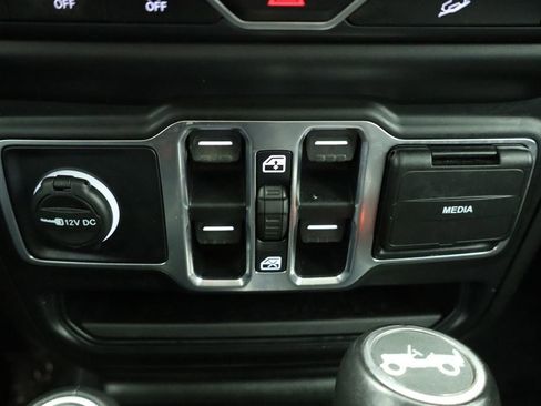 Used 2019 Jeep Wrangler Unlimited Sahara w/ Uconnect 4C Nav & Sound Group image 35