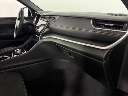 Certified 2025 Jeep Grand Cherokee L Altitude image 33