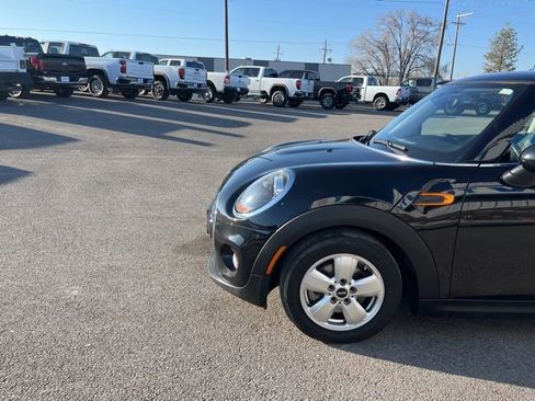 Used 2019 MINI Cooper 2-Door Hardtop image 4