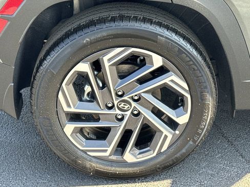 Used 2025 Hyundai Tucson Limited AWD/4WD image 17