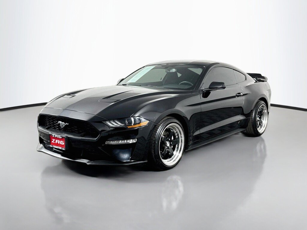 Used 2020 Ford Mustang Coupe RWD image 1