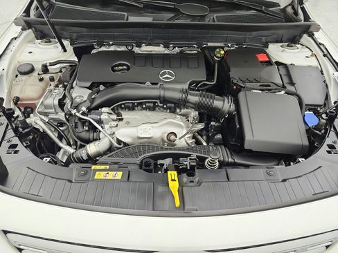 Used 2022 Mercedes-Benz GLB 250 image 16