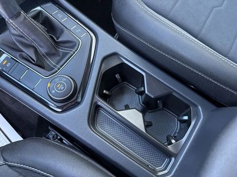 Certified 2025 Volkswagen Taos SE image 20