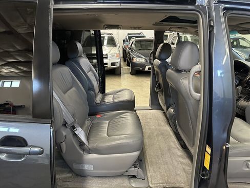 Used 2006 Toyota Sienna XLE image 12