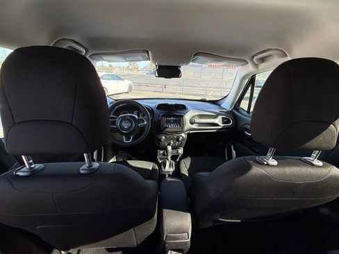 Used 2018 Jeep Renegade Latitude w/ Popular Equipment Group image 20