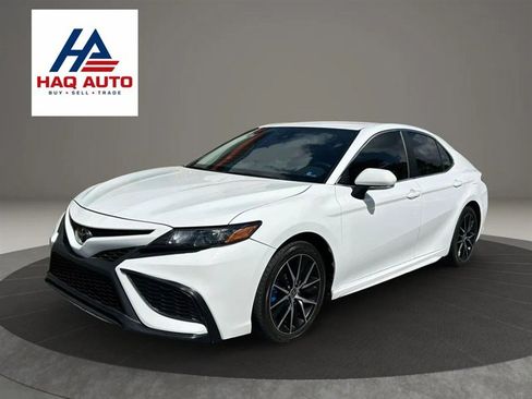 Used 2023 Toyota Camry SE FWD image 1