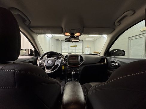 Used 2016 Jeep Cherokee Altitude w/ Cold Weather Group image 19