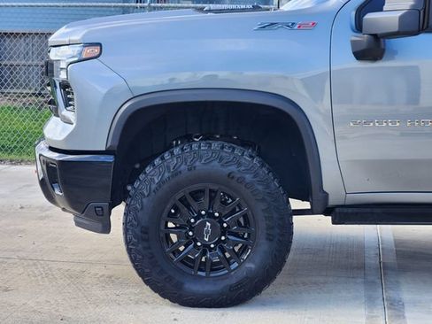 Used 2025 Chevrolet Silverado 2500 ZR2 w/ Technology Package AWD/4WD image 8