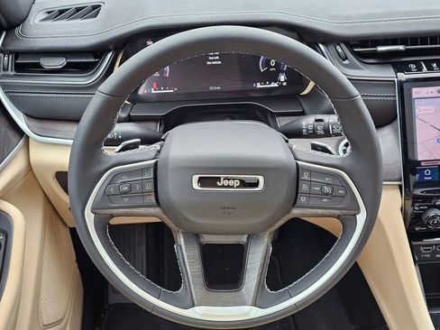 New 2025 Jeep Grand Cherokee Limited image 17