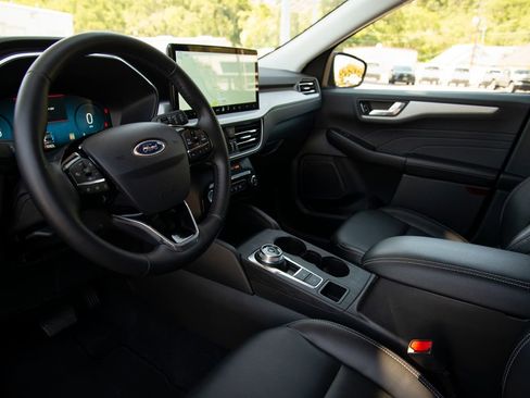 Used 2025 Ford Escape Platinum AWD/4WD image 9
