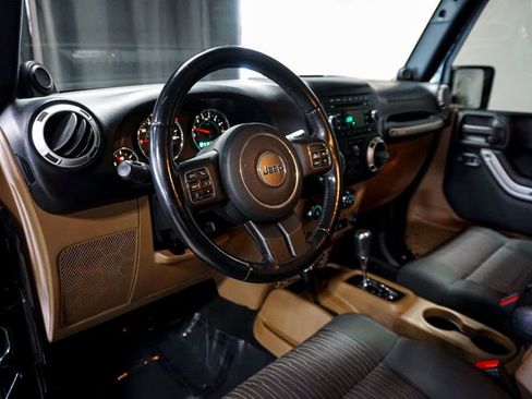 Used 2012 Jeep Wrangler Unlimited Sahara w/ Connectivity Group image 9