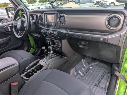 Used 2018 Jeep Wrangler Sport AWD/4WD image 15