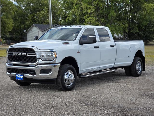 Used 2024 RAM 3500 Tradesman w/ Chrome Appearance Group AWD/4WD image 4
