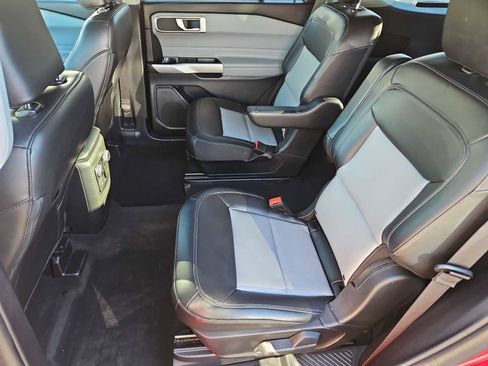 Used 2022 Ford Explorer XLT w/ Equipment Group 202A image 21