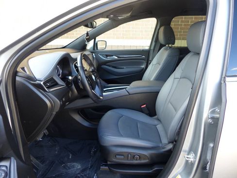 Used 2023 Buick Enclave Essence AWD/4WD image 20