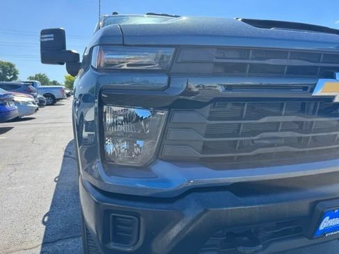 Used 2025 Chevrolet Silverado 3500 W/T AWD/4WD image 9
