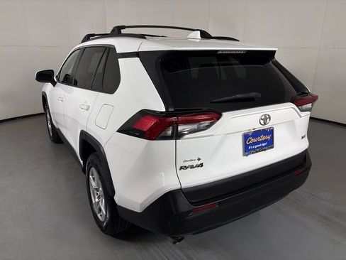 Used 2019 Toyota RAV4 XLE FWD image 6
