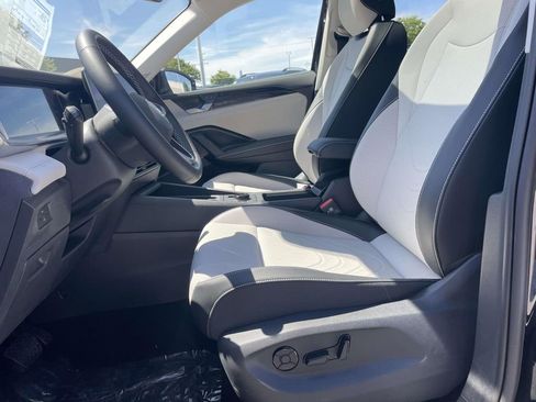 New 2026 Volkswagen Tiguan SE FWD image 14
