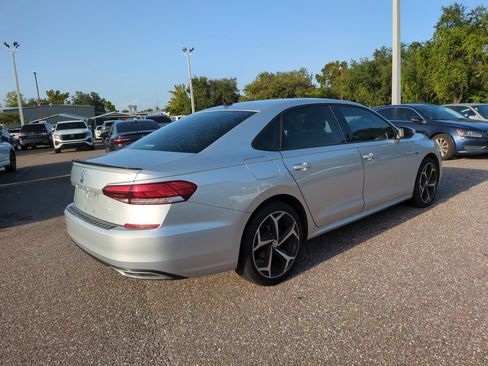 Used 2020 Volkswagen Passat 2.0T R-Line FWD image 4