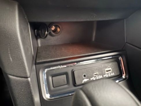 Used 2024 Subaru Ascent Premium w/ Convenience Package image 19