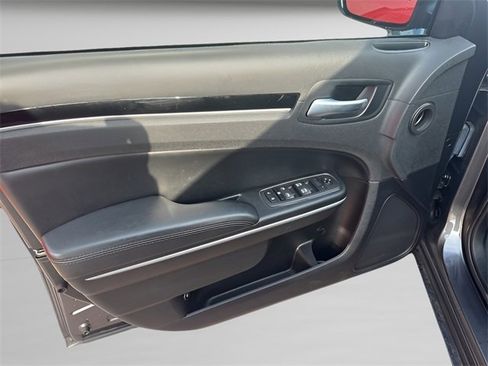 Used 2023 Chrysler 300 Touring w/ Sport Appearance Package image 7