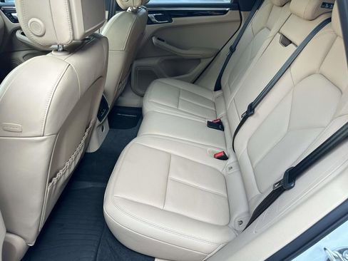 Certified 2025 Porsche Macan AWD/4WD image 14