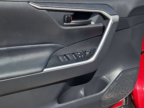 Used 2022 Toyota RAV4 LE FWD image 21