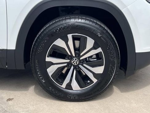 New 2026 Volkswagen Atlas SE FWD image 3