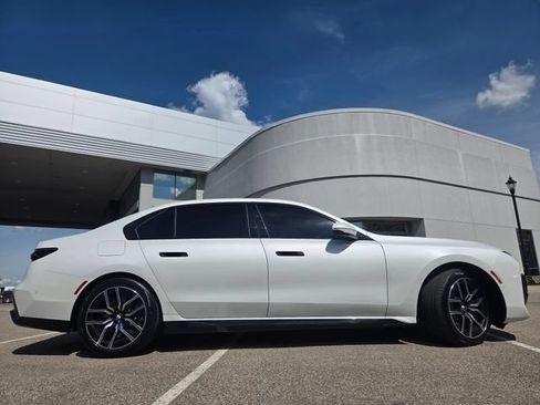 Used 2025 BMW 760i xDrive w/ Executive Package AWD/4WD image 28