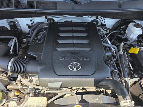 Used 2018 Toyota Tundra SR5 AWD/4WD image 19