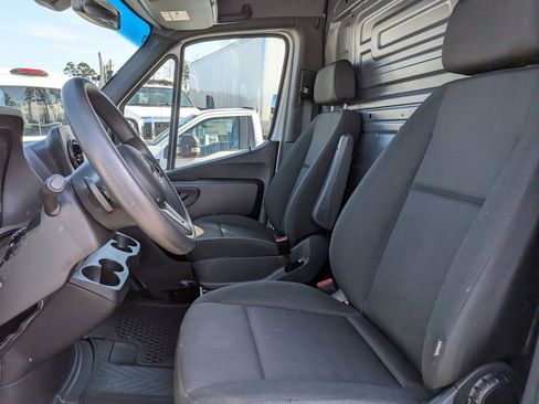 Used 2024 Mercedes-Benz Sprinter 2500 image 15