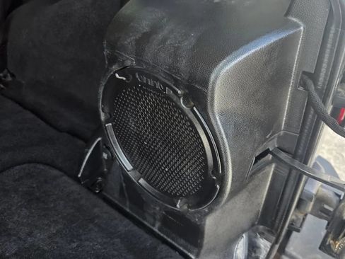 Used 2012 Jeep Wrangler Unlimited Rubicon w/ Connectivity Group AWD/4WD image 8