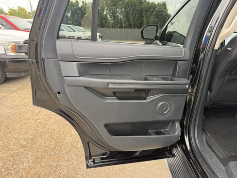 Used 2022 Ford Expedition XLT RWD image 15