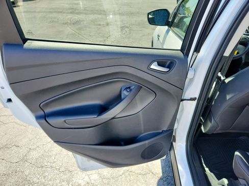 Used 2017 Ford Escape SE FWD image 21