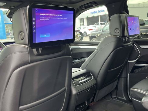 Used 2025 Cadillac Escalade Premium Luxury AWD/4WD image 18