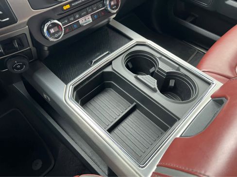 Used 2022 Ford F450 Platinum w/ FX4 Off-Road Package image 38