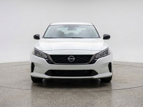 Used 2025 Nissan Altima 2.5 SV FWD image 2