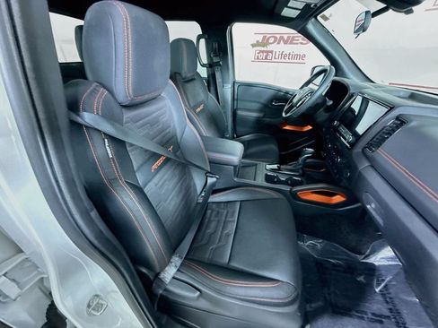 Used 2022 Nissan Frontier PRO-4X AWD/4WD image 32