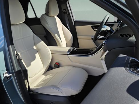 New 2026 Mercedes-Benz GLC 300 image 16