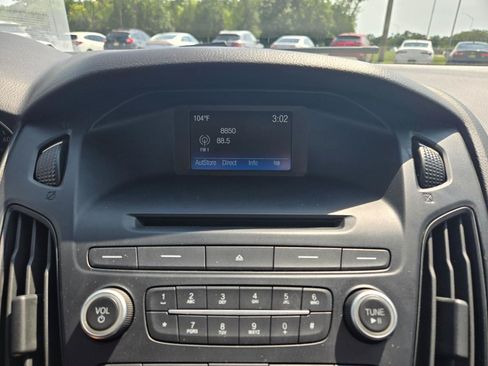 Used 2015 Ford Focus SE w/ SE Sport Package FWD image 13