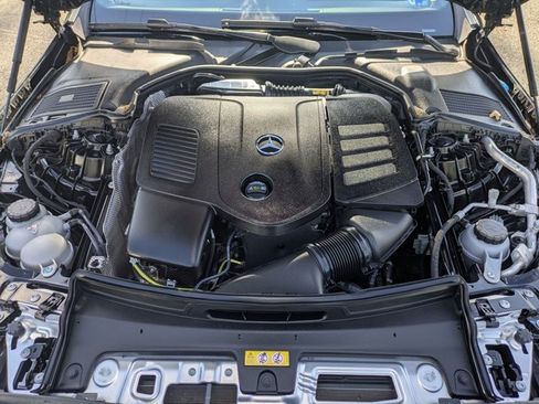 Used 2025 Mercedes-Benz C 300 4MATIC Sedan image 23