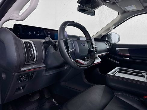 Used 2025 Ford Expedition Platinum AWD/4WD image 14