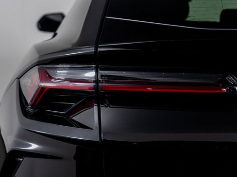 Used 2021 Lamborghini Urus image 12