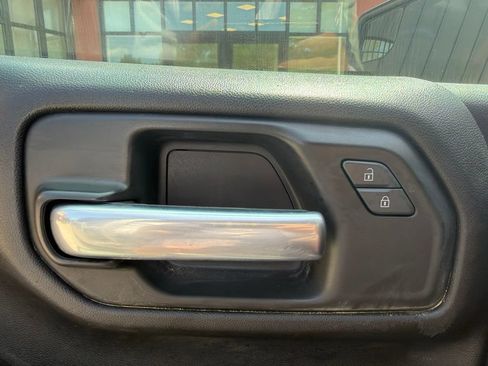 Used 2019 Chevrolet Silverado 1500 Custom w/ Custom Convenience Package AWD/4WD image 38