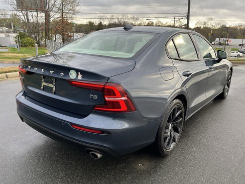 Used 2019 Volvo S60 T5 Momentum w/ Premium Package image 9