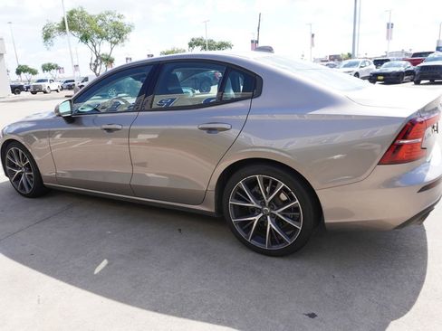 Used 2019 Volvo S60 T5 Momentum w/ Multimedia Package FWD image 4