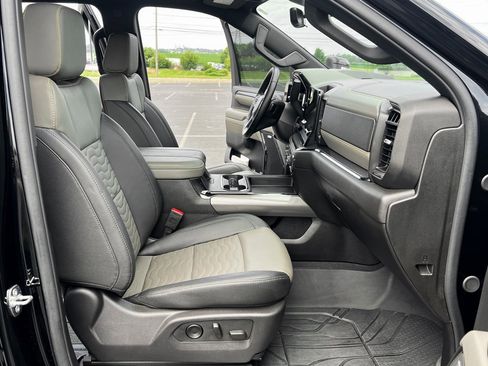 Used 2024 Chevrolet Silverado 2500 ZR2 w/ Technology Package image 24